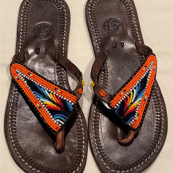 Exquisite & Unique African Leather & Beaded Flip Flops Sandals Sz 40 Multicolor - Picture 3 of 13